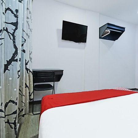 Super Oyo 992 Orange Hotel Kuala Pilah Buitenkant foto