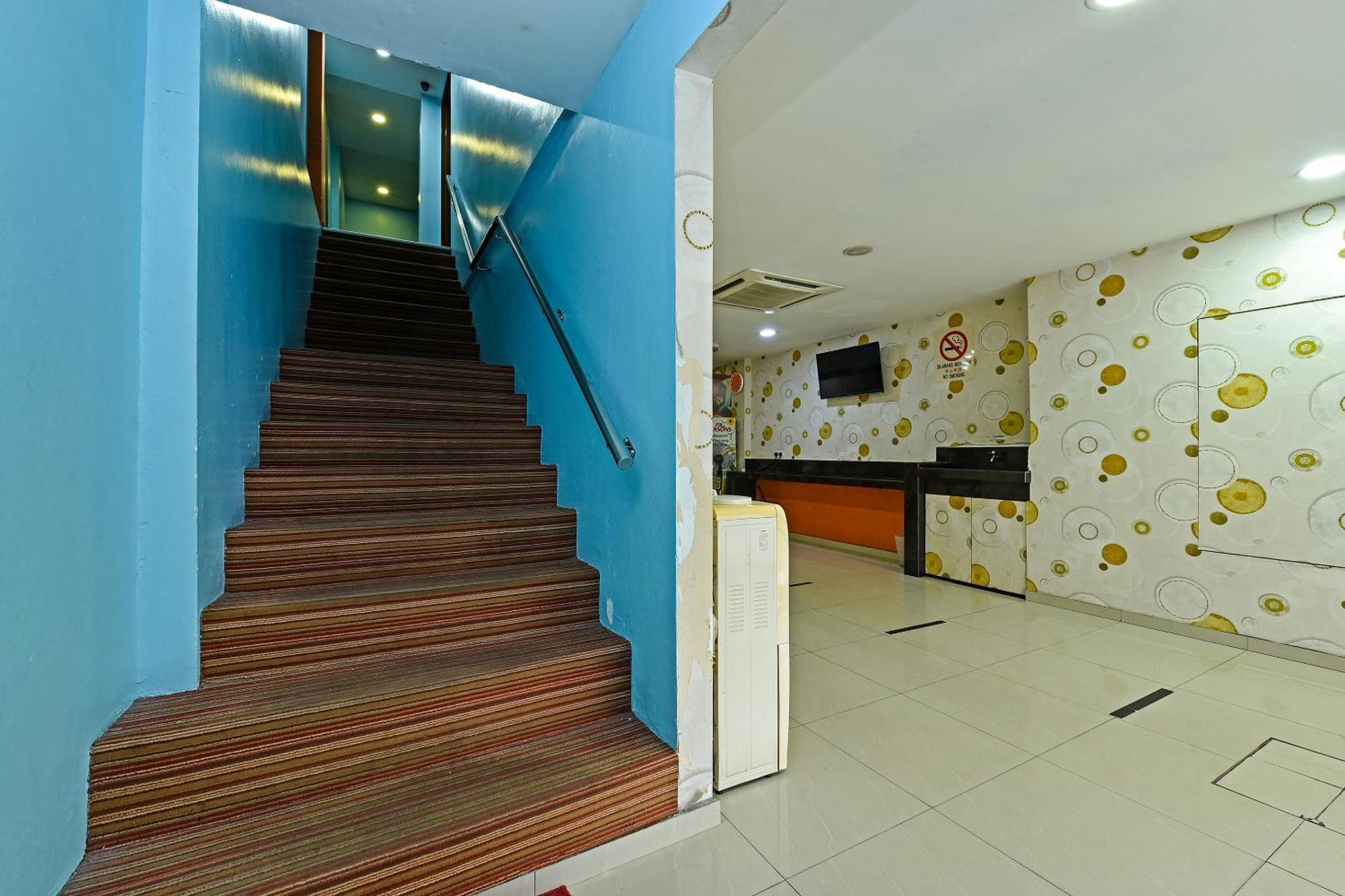 Super Oyo 992 Orange Hotel Kuala Pilah Buitenkant foto
