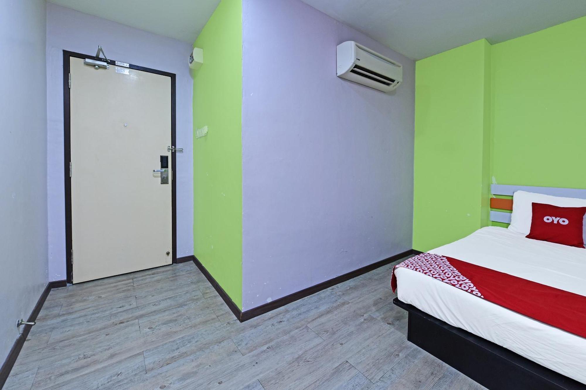 Super Oyo 992 Orange Hotel Kuala Pilah Buitenkant foto